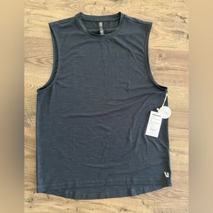 Vuori mens zephyer muscle tee NWT